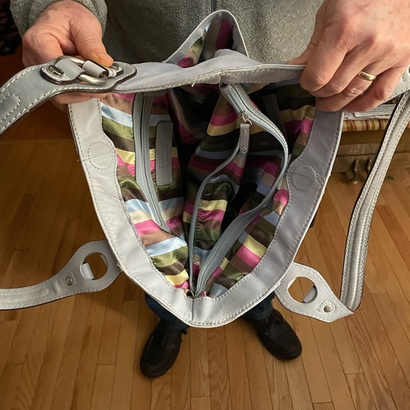 Great condition with clean divided interior. Has zippered compartments. - Picture 5 of 5